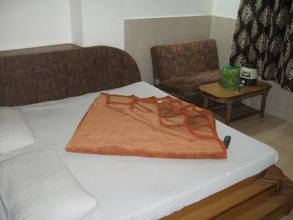 Hotel Milan Continental Delhi  Exterior photo